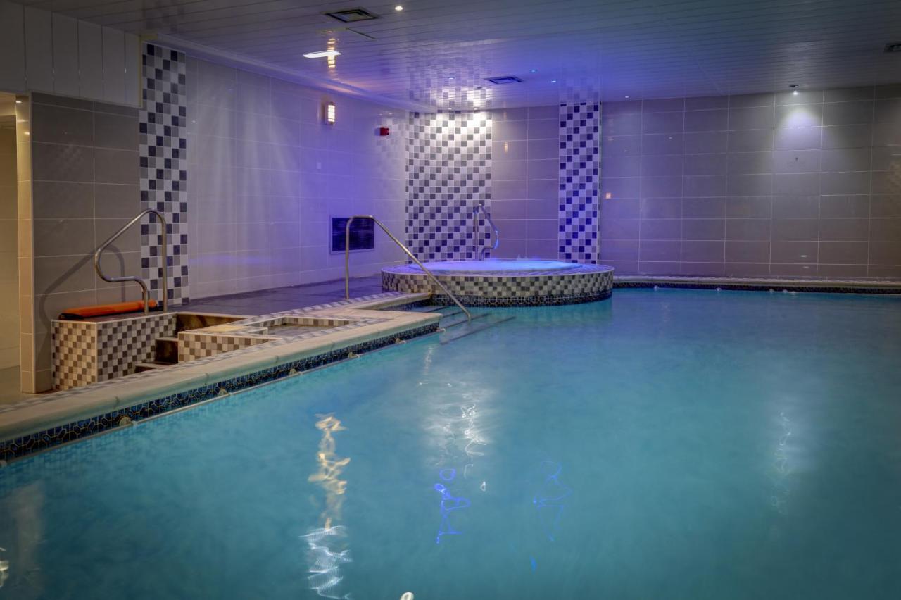 Burnley North Oaks Hotel And Leisure Club ภายนอก รูปภาพ