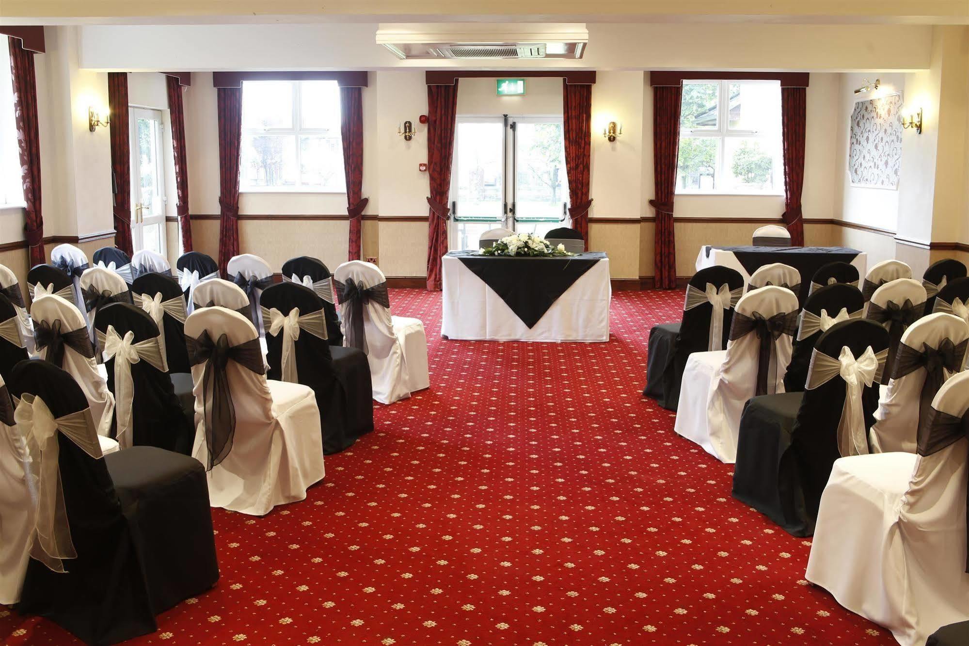 Burnley North Oaks Hotel And Leisure Club ภายนอก รูปภาพ