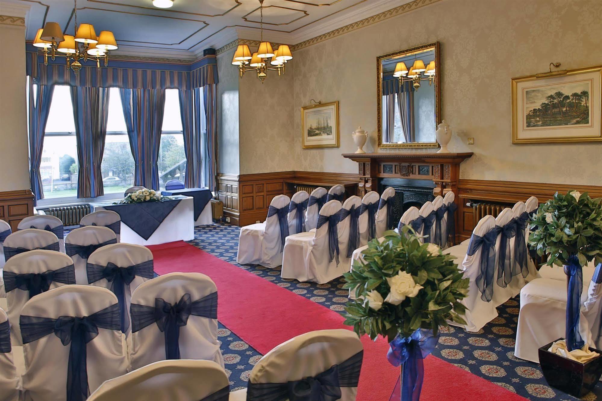 Burnley North Oaks Hotel And Leisure Club ภายนอก รูปภาพ