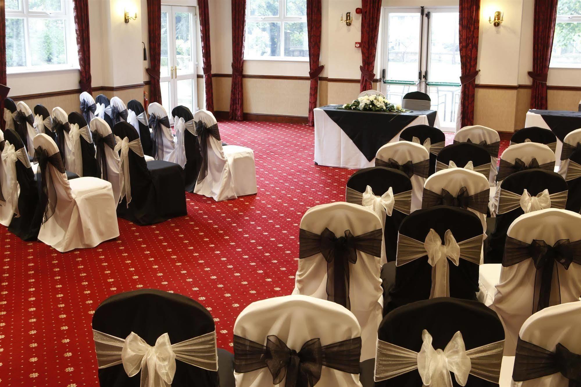 Burnley North Oaks Hotel And Leisure Club ภายนอก รูปภาพ