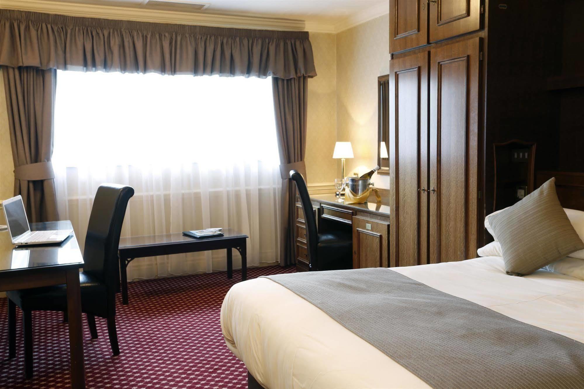Burnley North Oaks Hotel And Leisure Club ภายนอก รูปภาพ